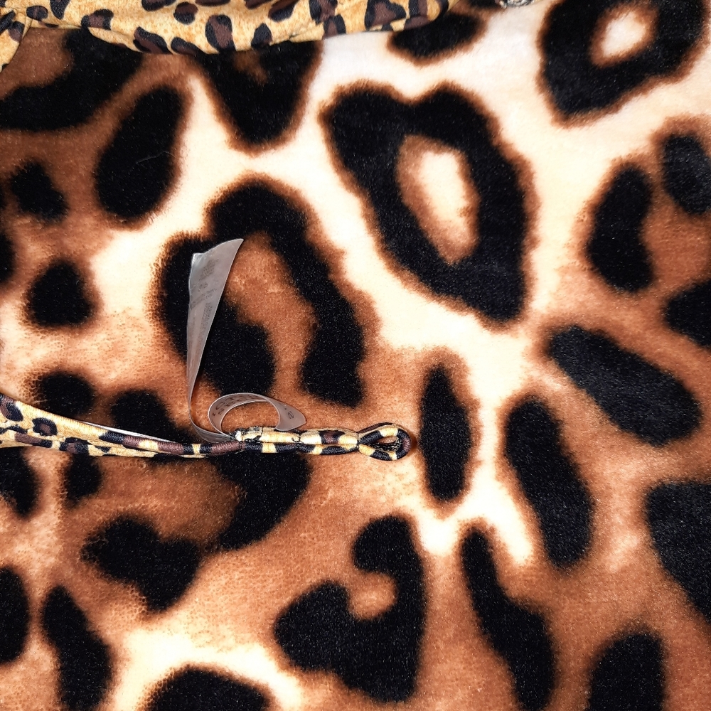 Victoria Secret Leopard Bikini Top - Picture 5 of 8
